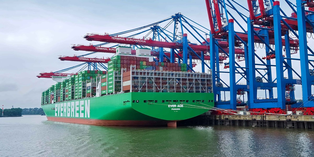 Die Containerschiffe der Reederei Evergreen Marine gehören zu den größten Schiffen der Welt. Foto: Adobe Stock
