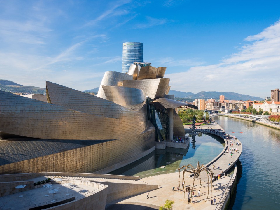 Guggenheim-Museum in Bilbao (Architekt: Frank Gehry), Foto: Adobe Stock____