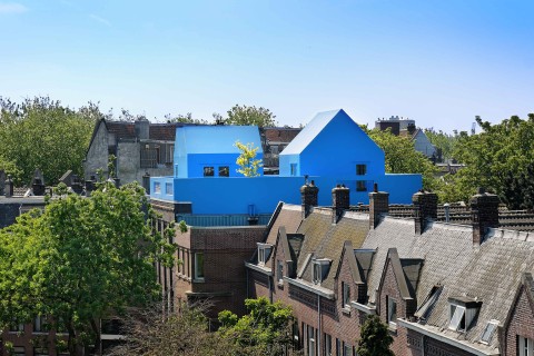 Wie eine Tiny-House-Siedlung auf dem Dach aussehen kann, zeigt das Didden Village in Rotterdam auf besonders kunstvolle Weise. Foto: MVRDV