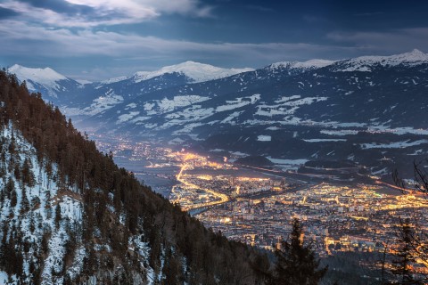 Das von den Alpen eingebettete Innsbruck ist vor allem im Winter eine Reise wert. Foto: Getty Images