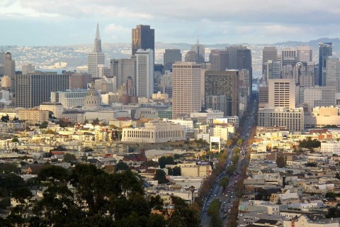 Immer mehr Menschen leben und arbeiten in San Francisco. Die BART-Schnellbahn transportiert Pendler in der ganzen Region. © Pixabay/culbertsonjoy